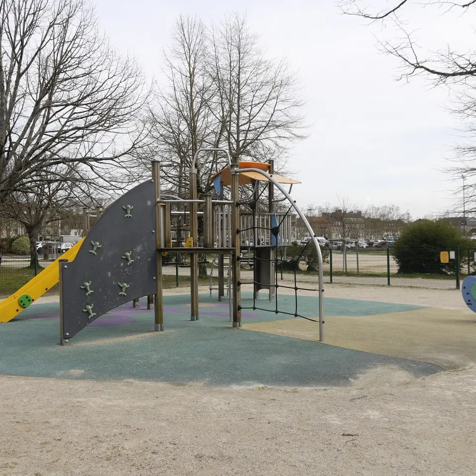 Aire de jeux Verdun nord 02 - Pau Pyrénées Tourisme - PL