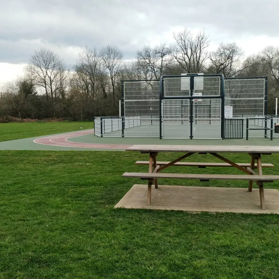 Aire de pique nique - Ousse - tables 3