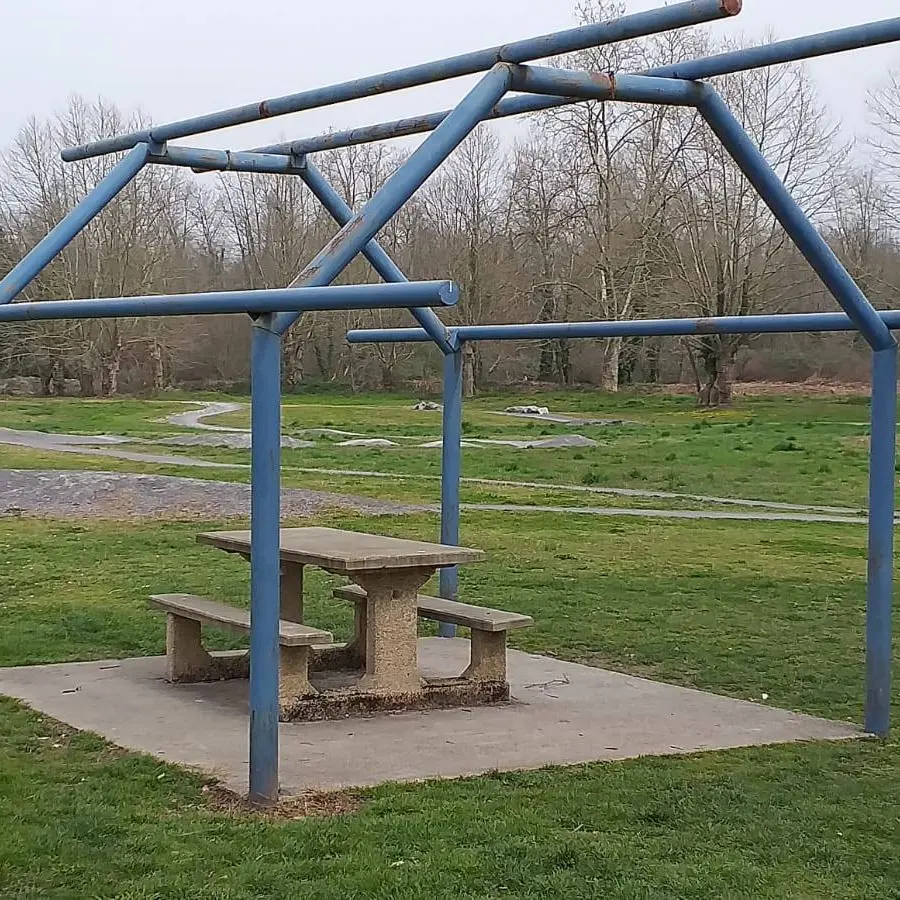 Aire de pique-nique - Rontignon - tables 1