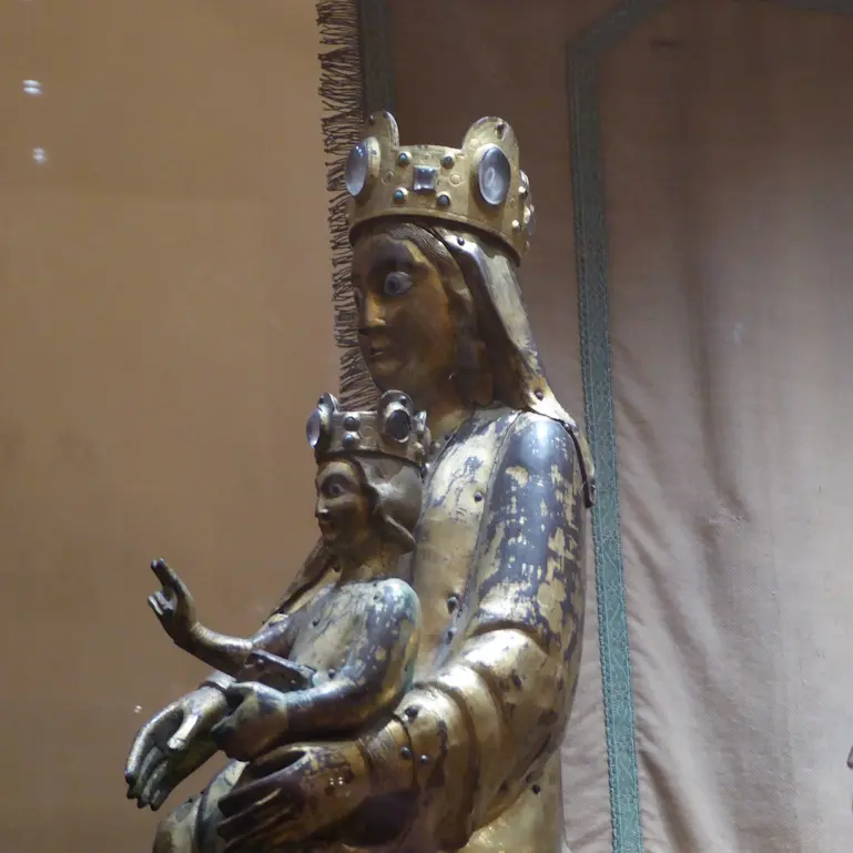 Breuilaufa Vierge à l'enfant en cuivre doré du XIIIe siècle
