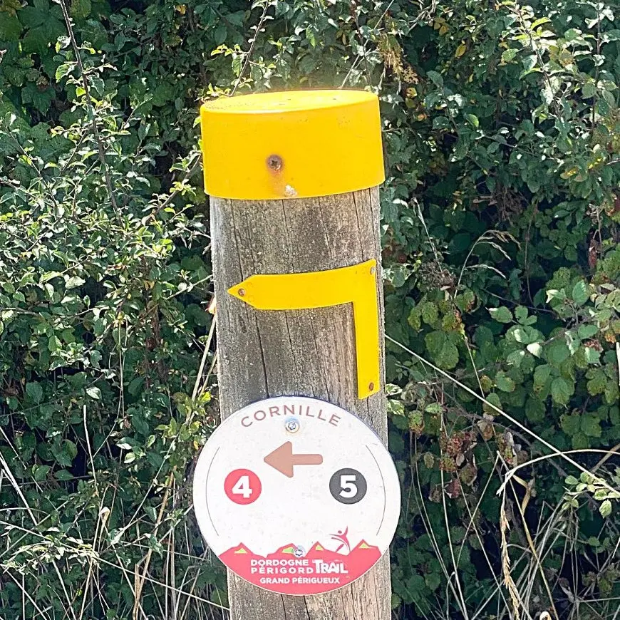 CORNILLE-Boucle du pigeonnier-Poteau