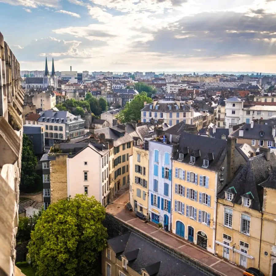 Le quartier du château de Pau et les créneaux du donjon