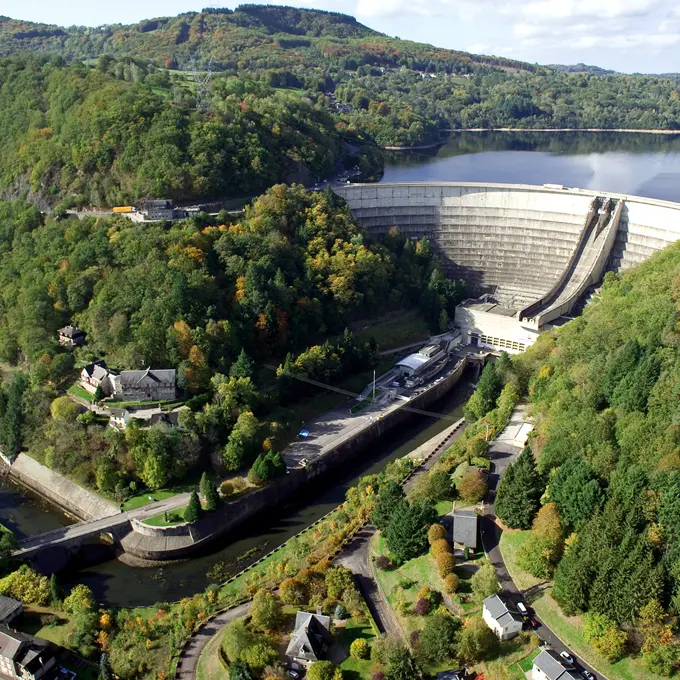 Barrage de Bort les Orgues et son Espace EDF_2