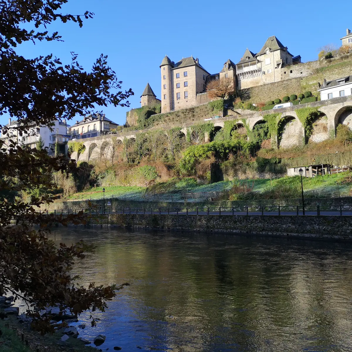 Educ visite avec archéo - Uzerche © L Léonard (13)