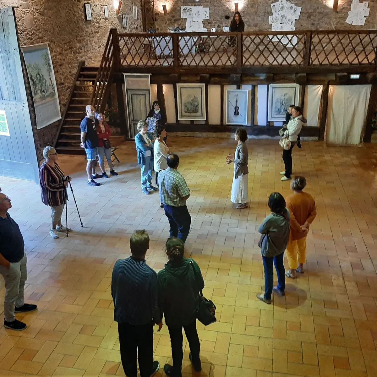 Exposition d'artistes dans la Grange Médiévale_Brie
