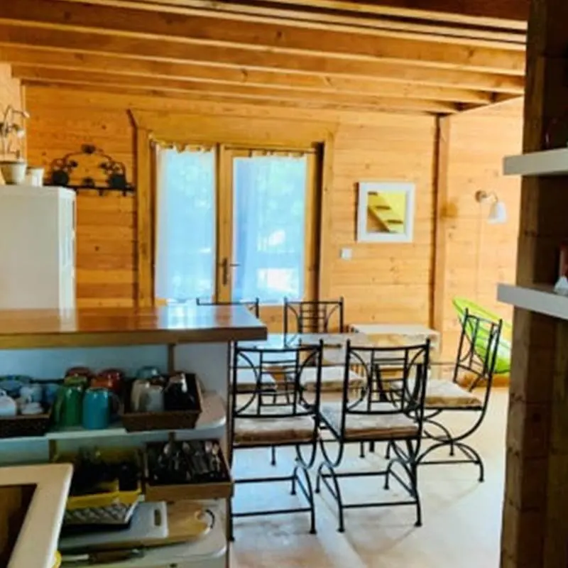 Gîte-3-Les-Chalets-de-Meilhac-2