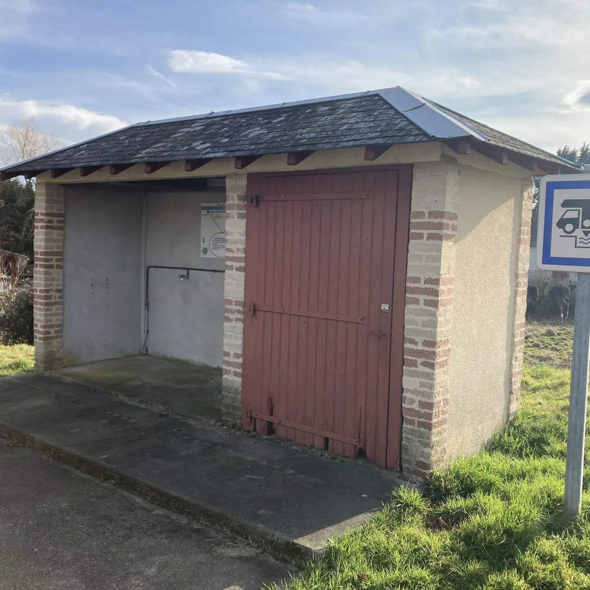 Aire de services pour camping-cars à Bujaleuf