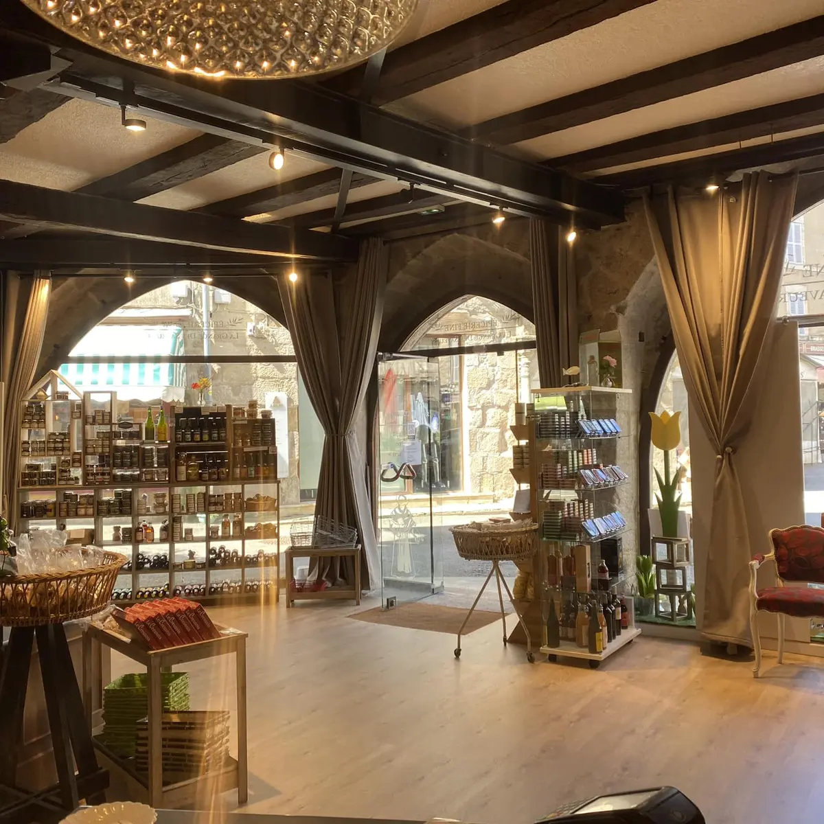 La Grange des Saveurs - intérieur de l'épicerie fine