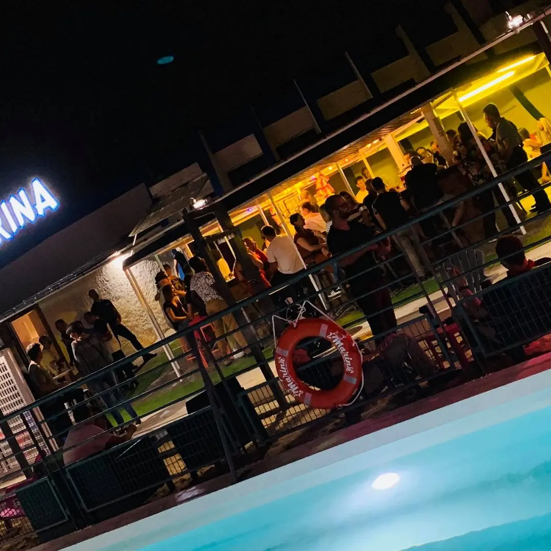 Marina_Idron_Bar_exterieur
