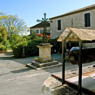 Puits Croix Bourg Boisse 07-10 01