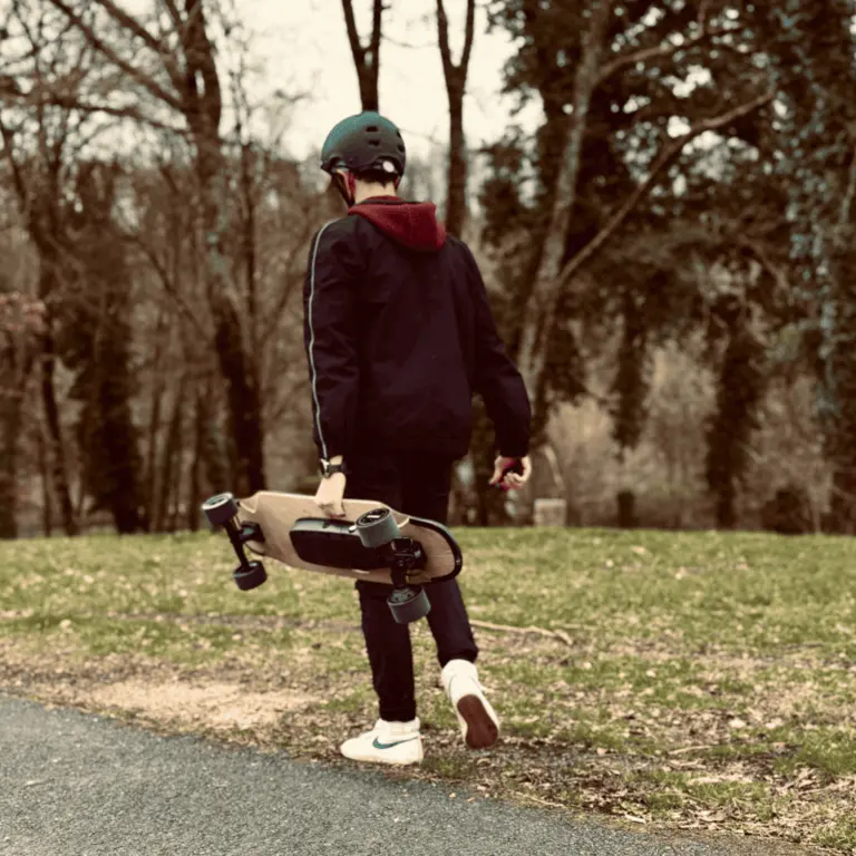Skateboard electrique Lac de Saint-Pardoux