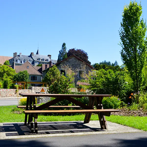 aire-de-pique-nique-saint-jean-ligoure