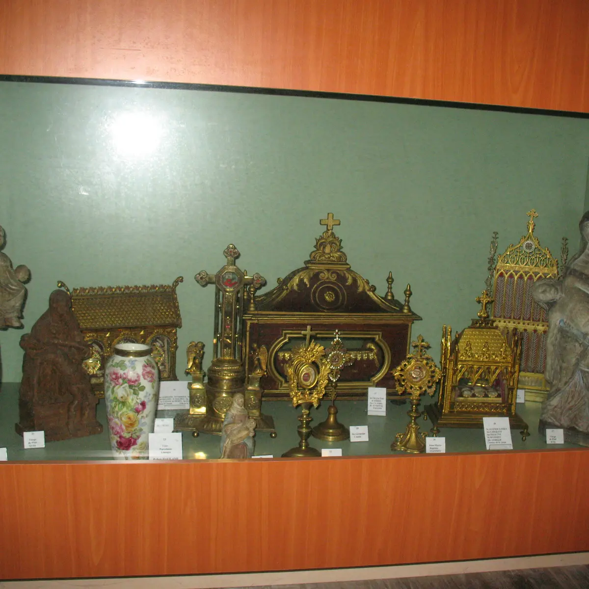 Vitrine objets cultuels