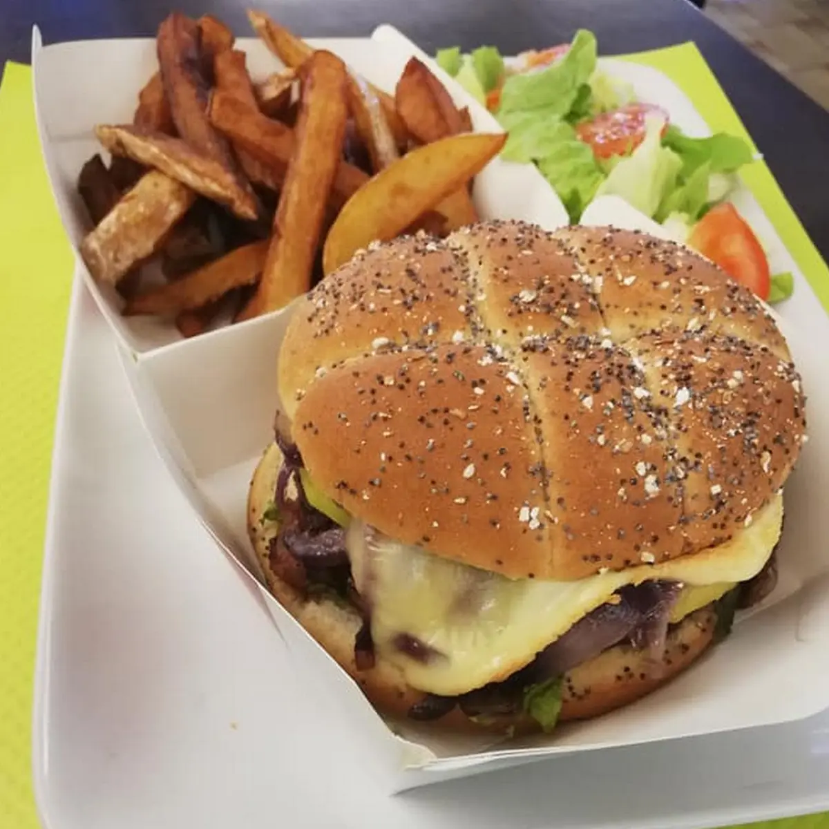 Le Carton Rouge - Gan - burger