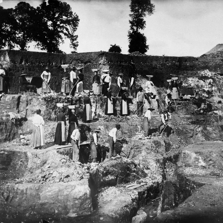 Carrière de kaolin, usine de préparation de produit minéral de Marcognac