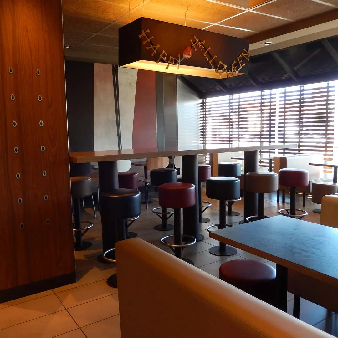 Restaurant Mc Donald's - Pau Nobel - tables