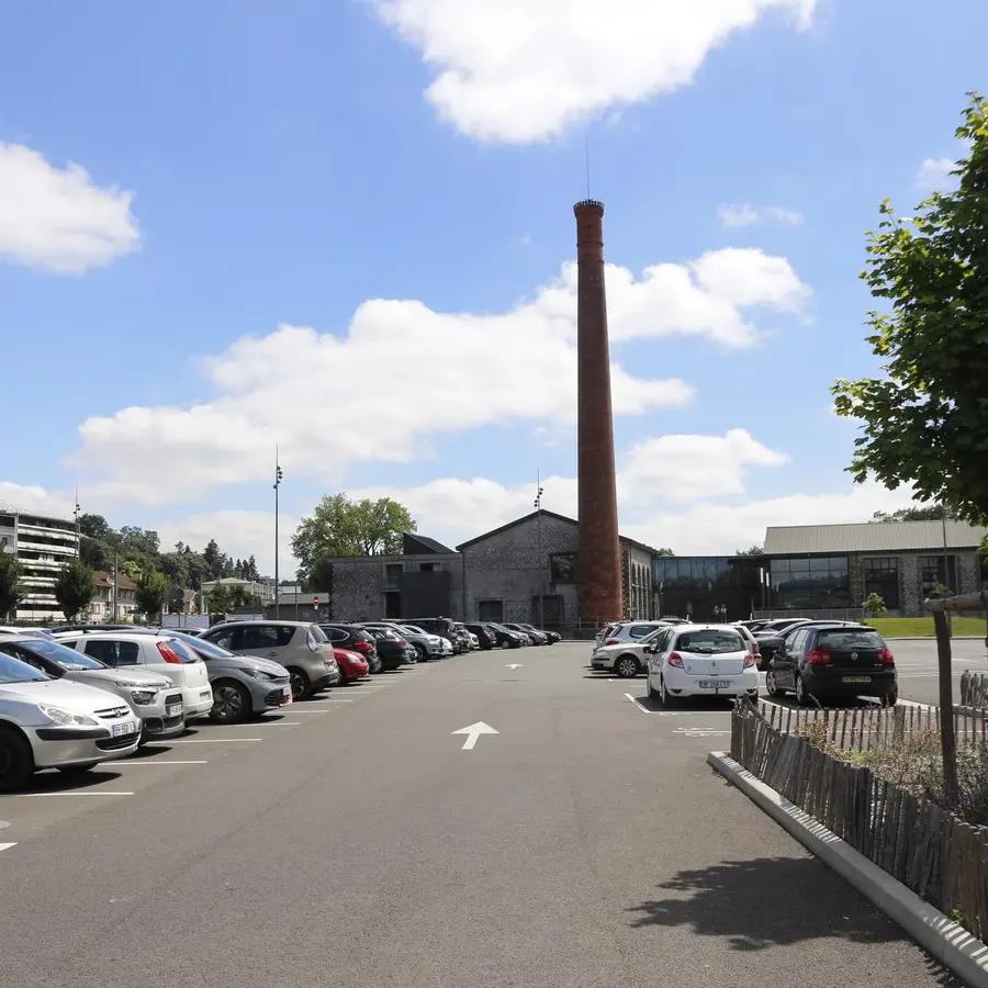 parking de la gare de pau - longue durée - usine de tramways -cheminée