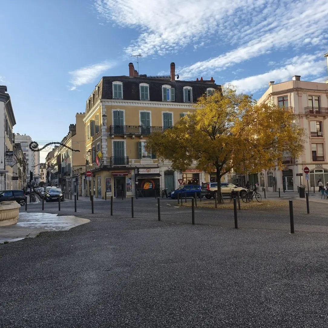 Place Saint Louis de Gonzague - Pau - les immeubles du 19ème