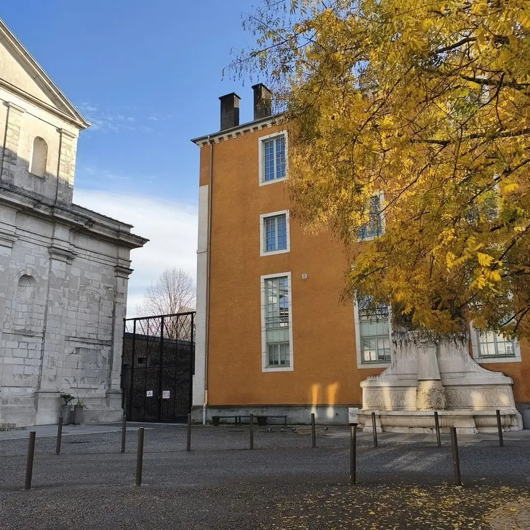 Place Saint Louis de Gonzague - Pau - l'église