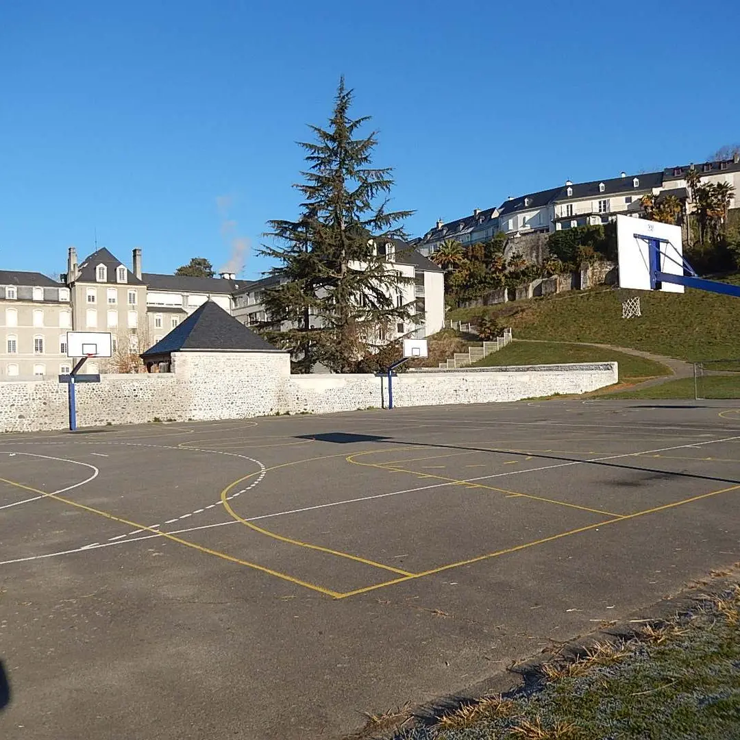 Lescar - plateau sportif - terrain de basket