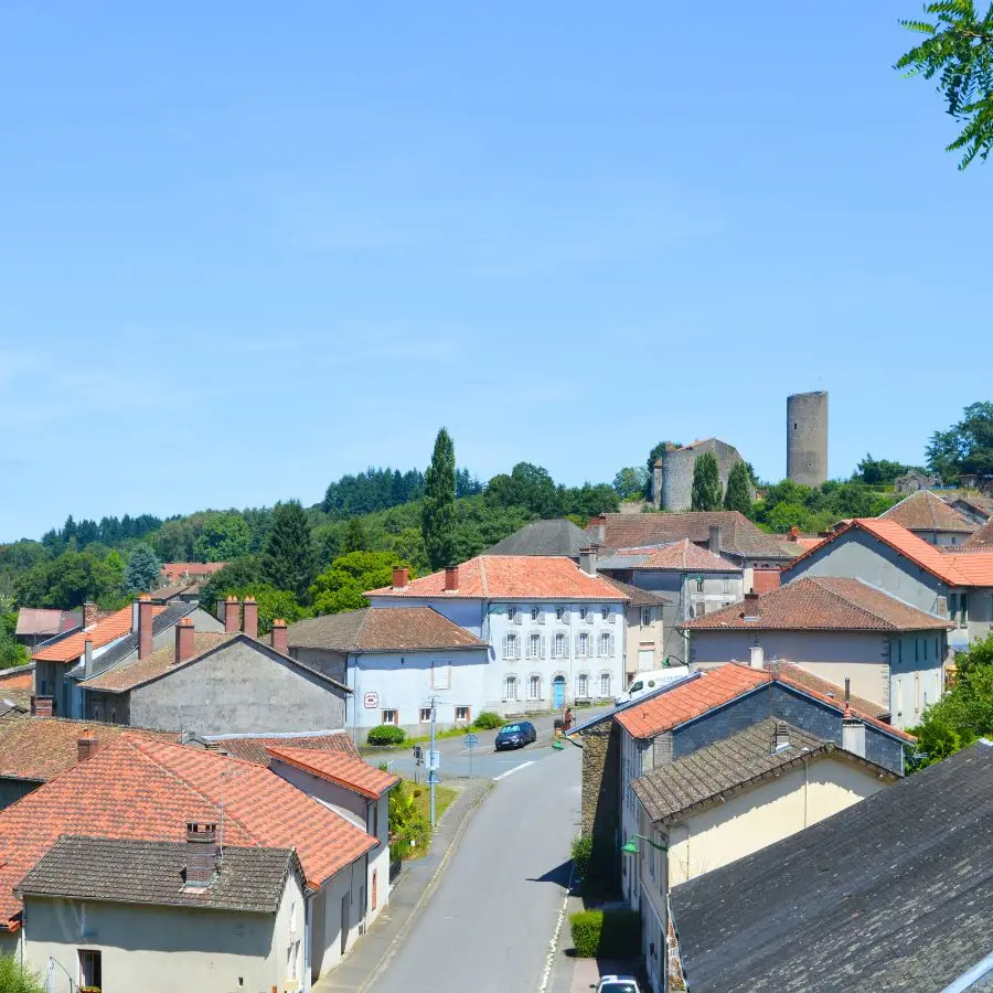 Vue sur Châlus-Chabrol