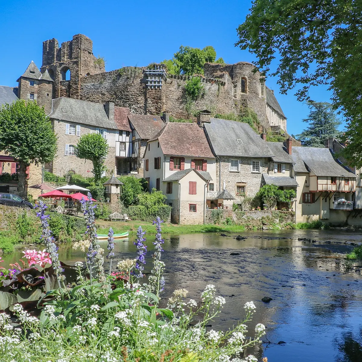 ségur le château village bord auvézère