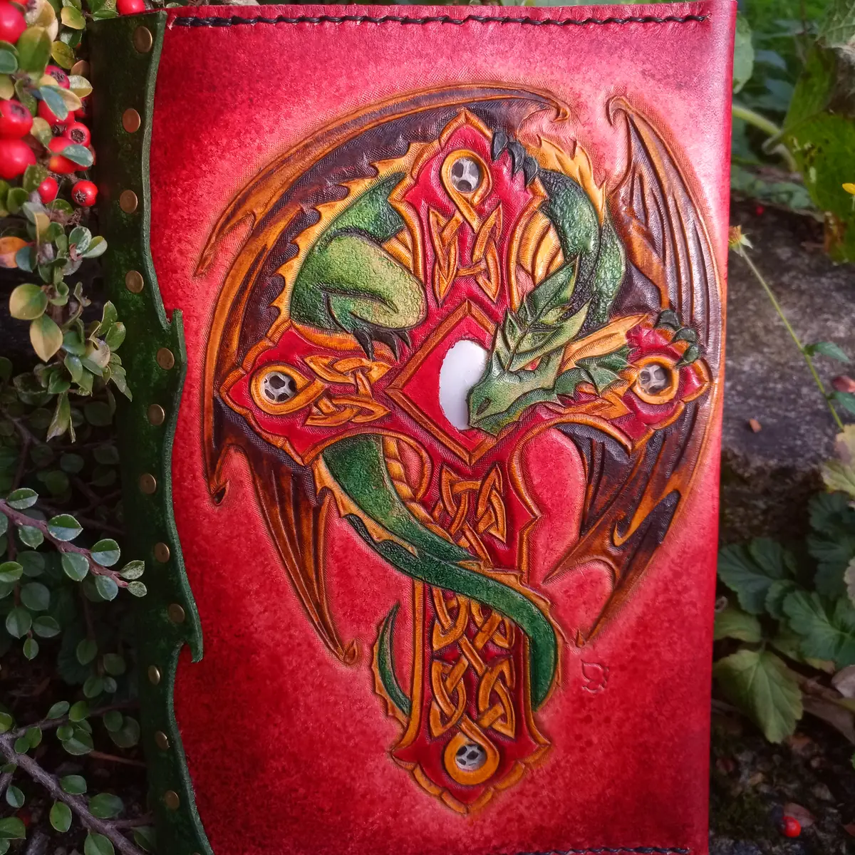 Carnet dragon repoussé