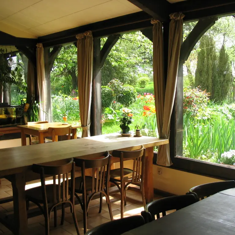 Salle de petit déjeuner - Chambre d'hôte de la Lionnière