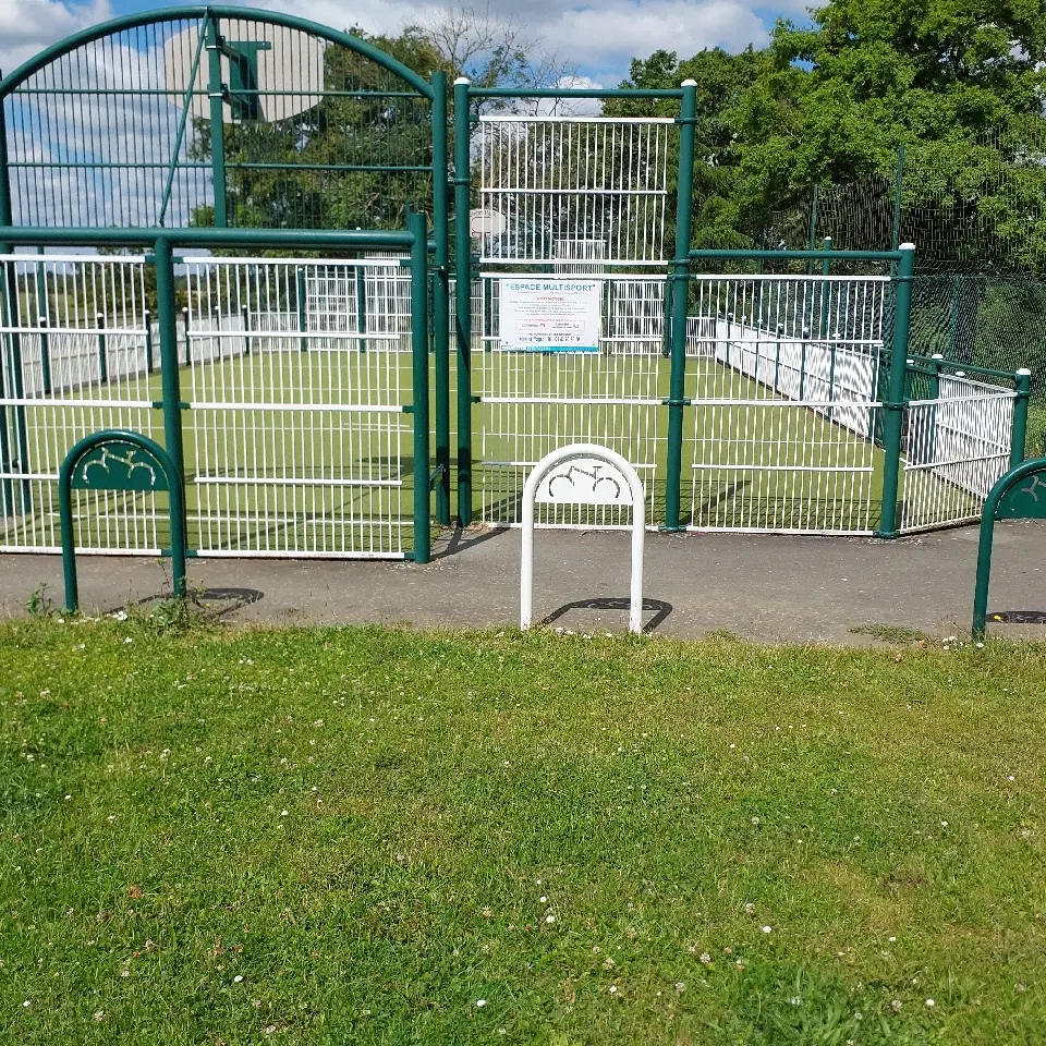 city-stade et arceaux vélo Vaiges