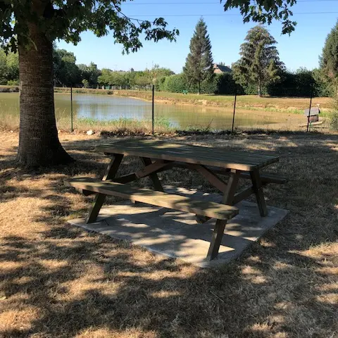 Aire de pique nique, plan d'eau