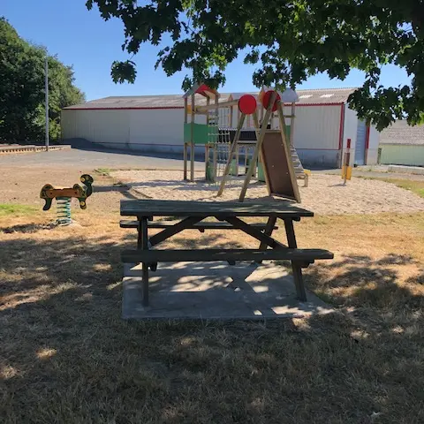 Aire de pique nique, jeux pour enfants