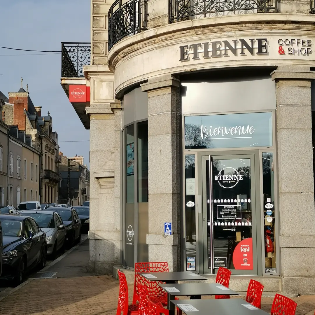 Etienne coffeeshop corner laval