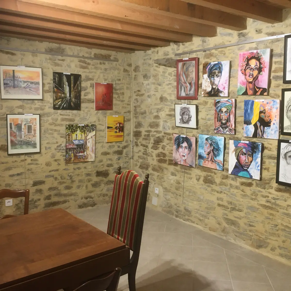 HLO53-auditoire pièce de vie