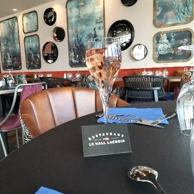 Hall Lacroix Restaurant 1