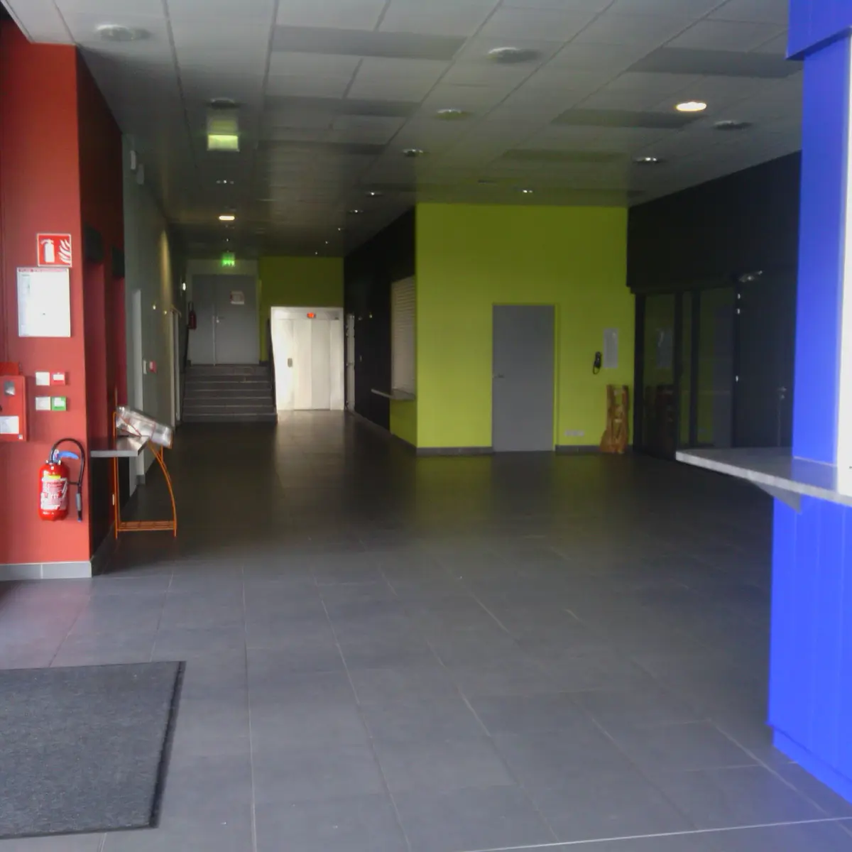 Hall d'accueil de l'Espace culturel Colmont