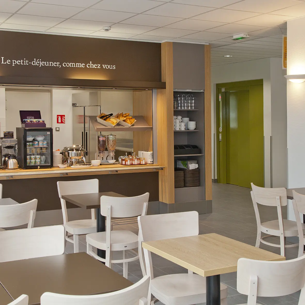 salle petit dejeuner 03