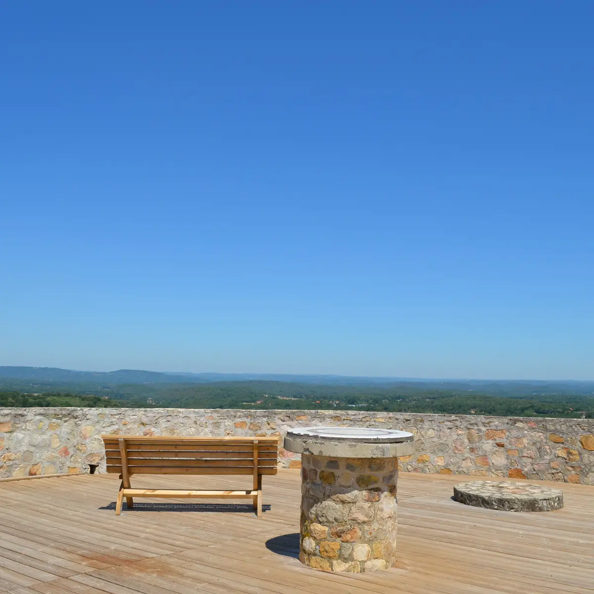 Point de vue de Gourdon et la table d'orientation