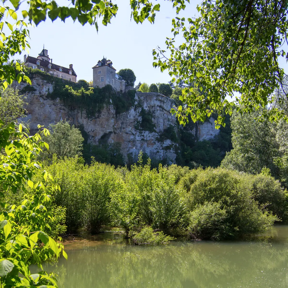 Lacave - Sous le Château de Belcastel © Lot Tourisme C. Novello