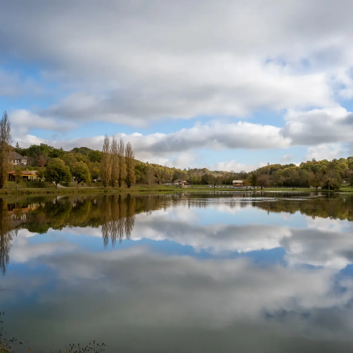 Etang de Le Vigan à l'automne