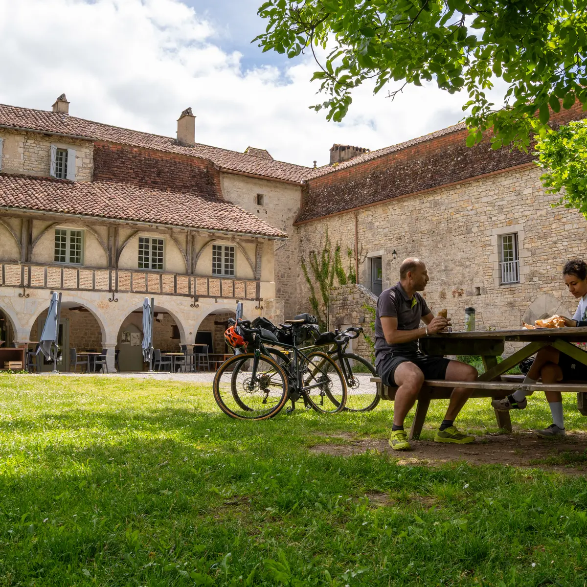 Halte déjeuner au prieué d'Espagnac-Sainte-Eulalie