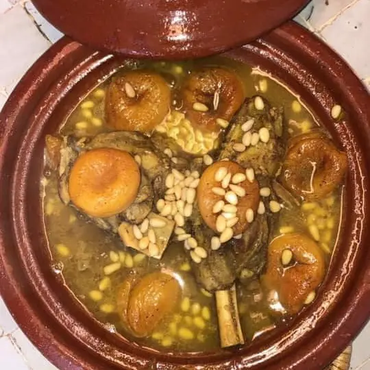 Tajine d'agneau abricot et pignons de pin Touajin