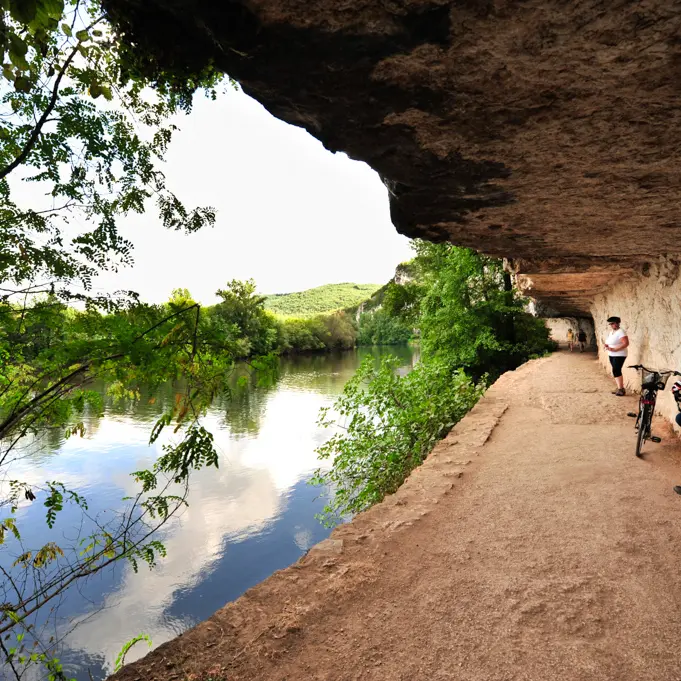37-chemin de halage Bouziès © Lot Tourisme - C. ORY