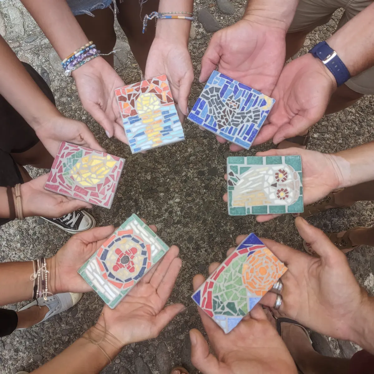 Les ateliers mosaïque de lété à la galerie du Petit Caillou