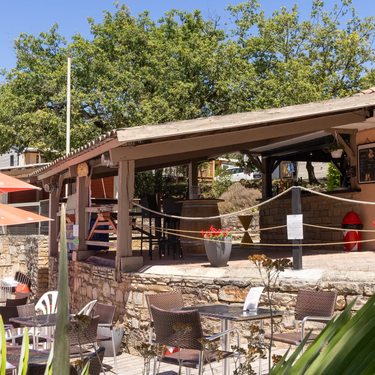 Camping-Crayssac-Restaurant-LesRefletsduQuercy-ciela-village-1