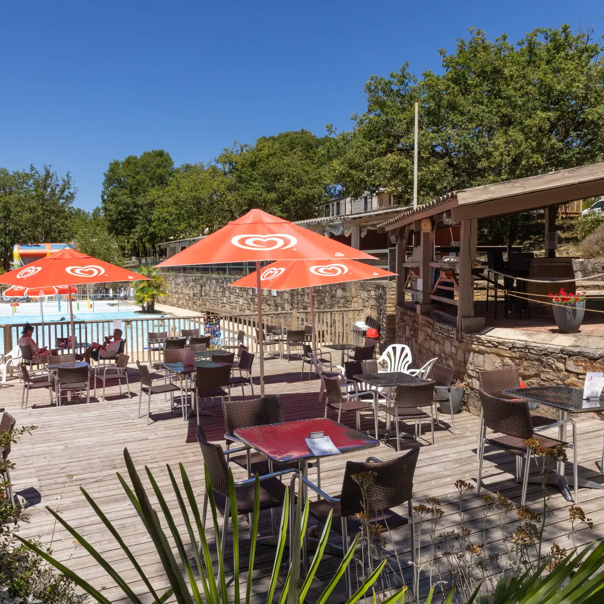 Camping-Crayssac-Restaurant-LesRefletsduQuercy-ciela-village-2
