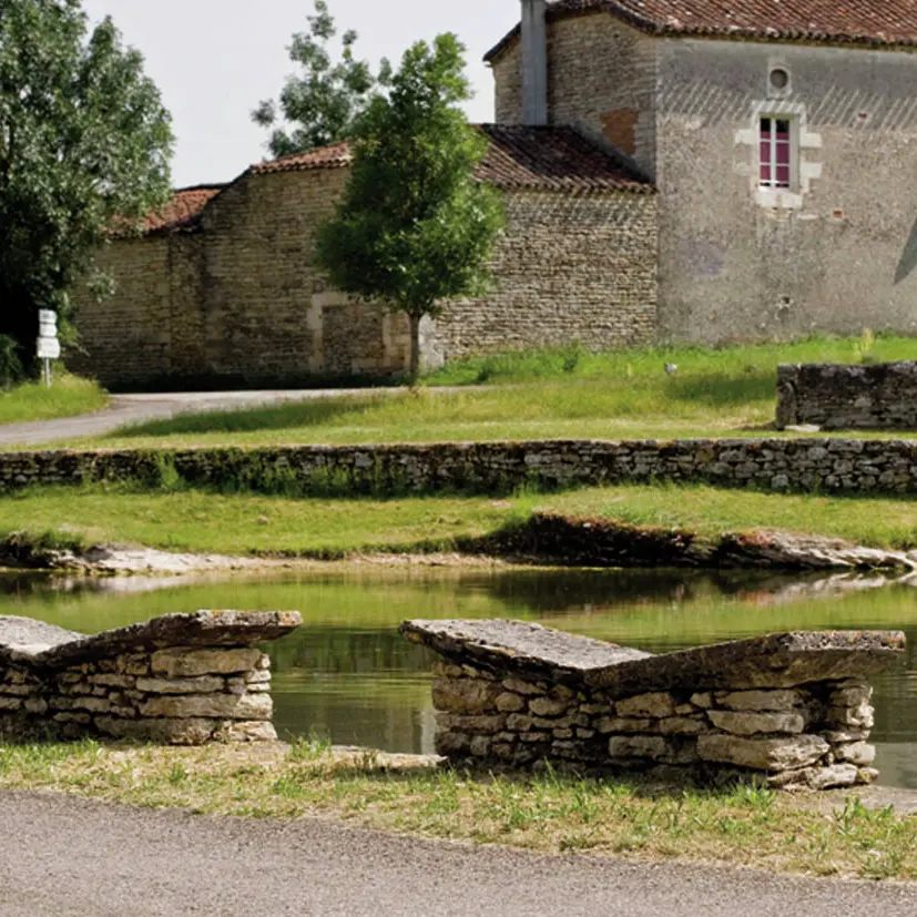 Aujols : Lac et Pierres à Laver