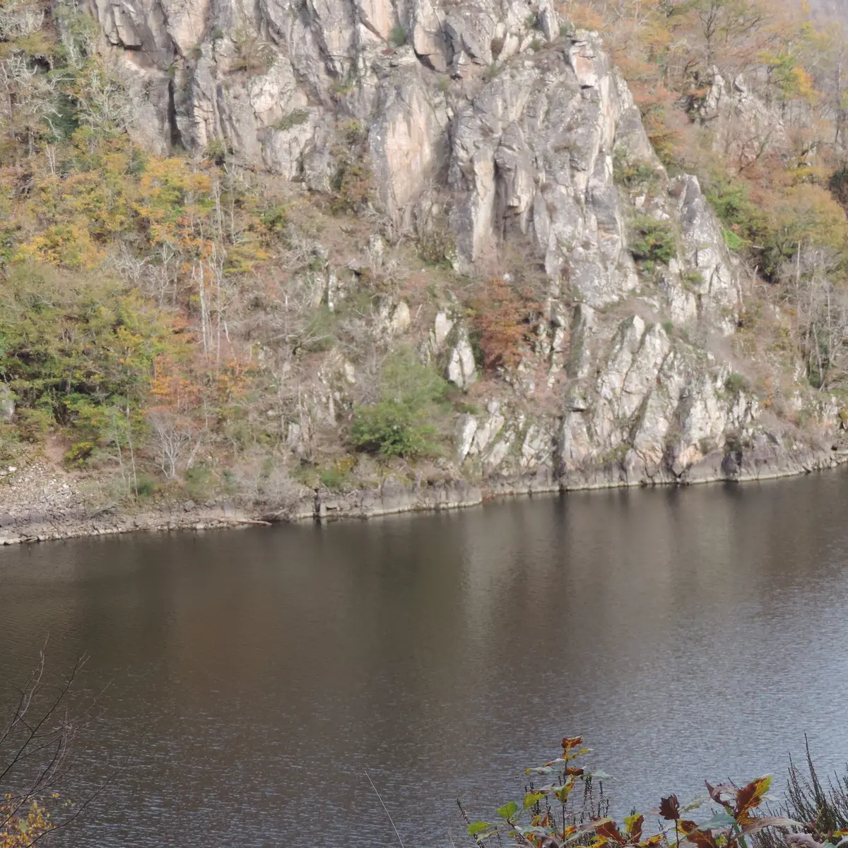 La falaise tombe dans la Dordogne