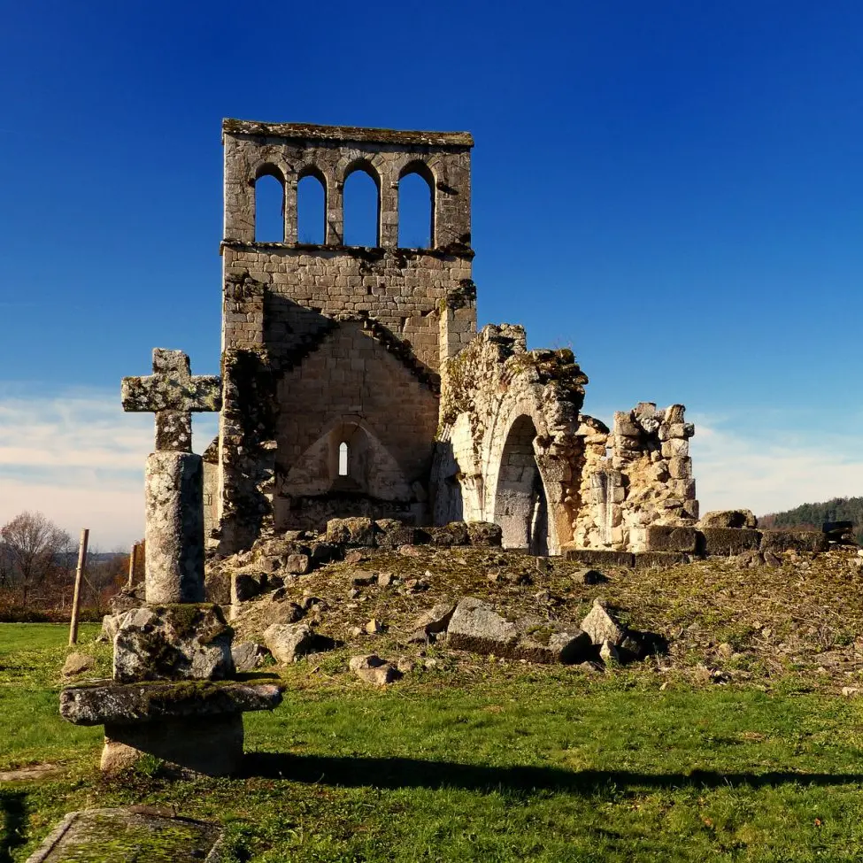 Ruines de l'eglise Saint Geniez