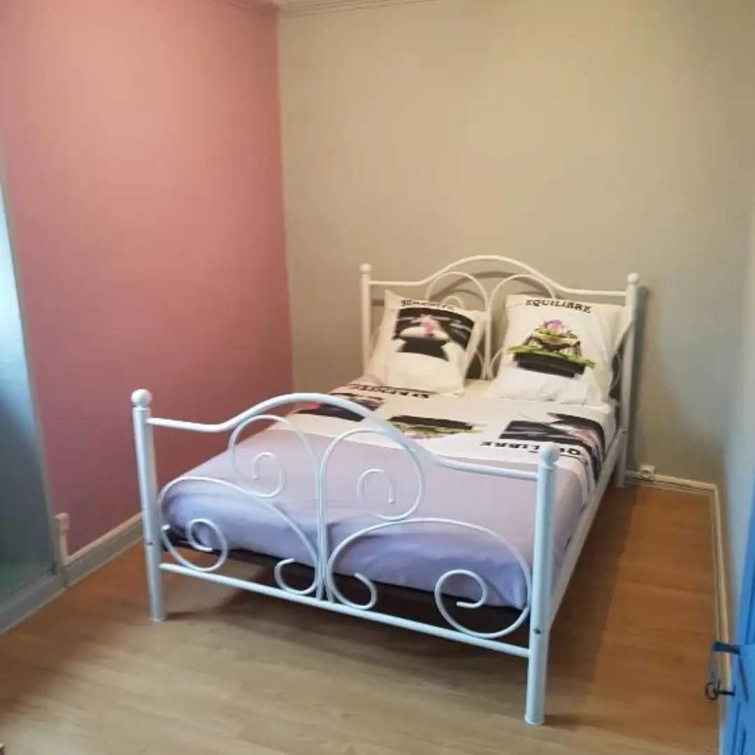 chambre 3 10 m2 lit de 2 pers