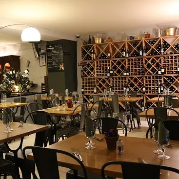 en bas d'la rue interieur